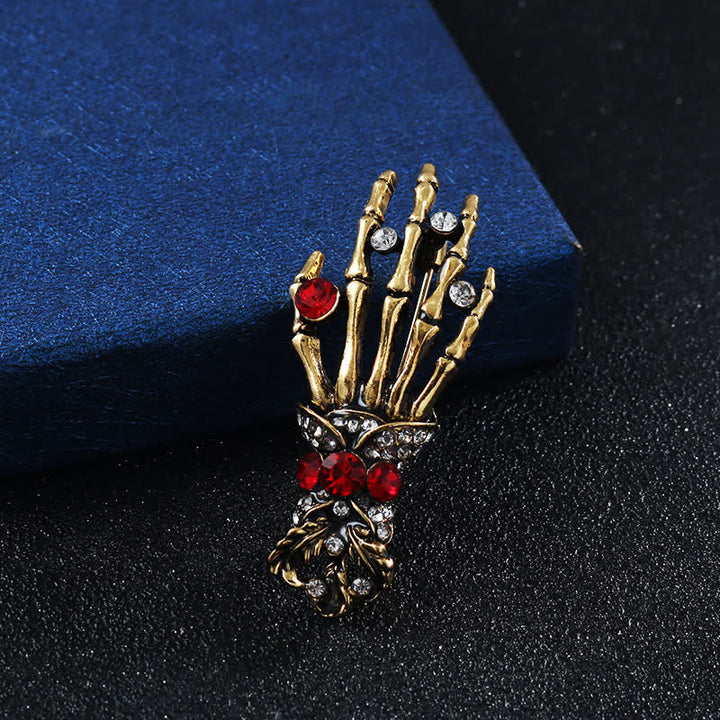 Spilla da uomo con strass a forma di dito scheletro