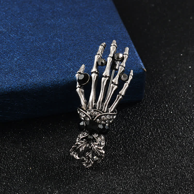 Spilla da uomo con strass a forma di dito scheletro