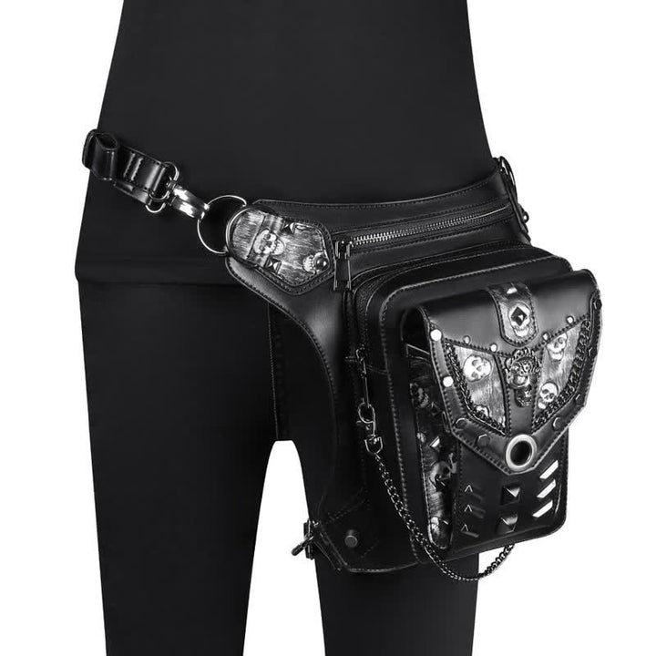 Borsa da gamba con catena Steampunk e decorazione a borchie con teschio