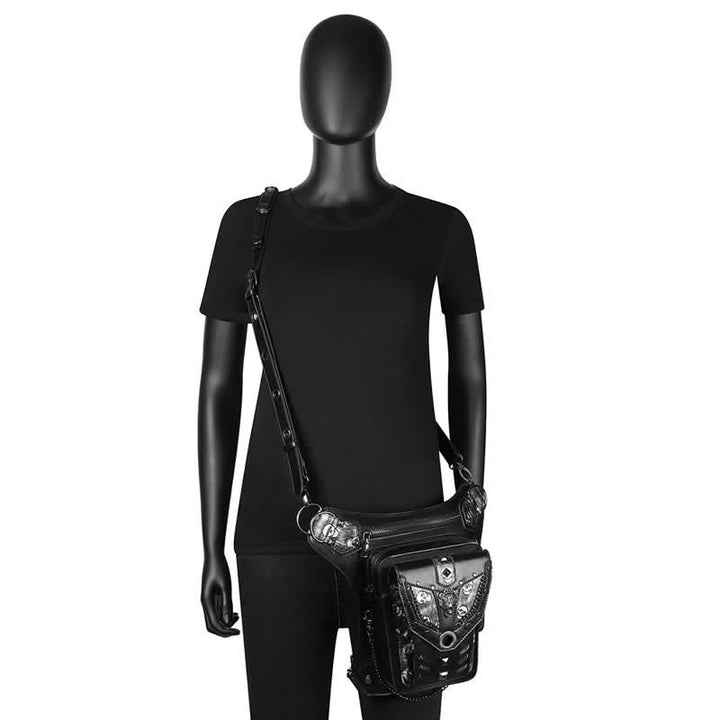 Borsa da gamba con catena Steampunk e decorazione a borchie con teschio