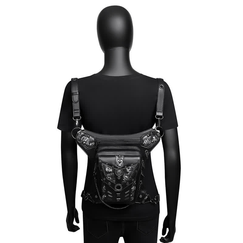 Borsa da gamba con catena Steampunk e decorazione a borchie con teschio