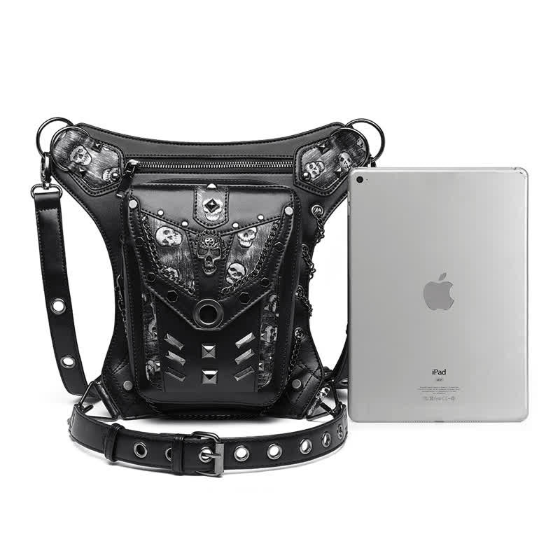 Borsa da gamba con catena Steampunk e decorazione a borchie con teschio