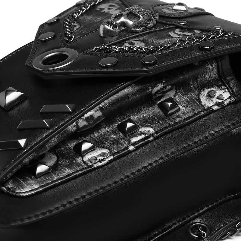 Borsa da gamba con catena Steampunk e decorazione a borchie con teschio