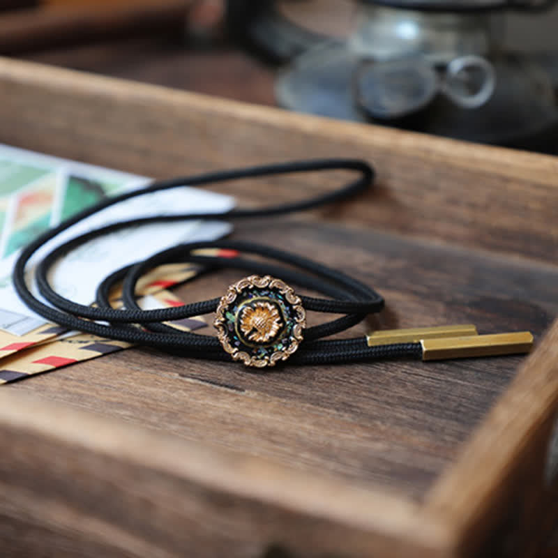 Cravatta Bolo con Girasole in Stile Vintage e Dettagli in Oro