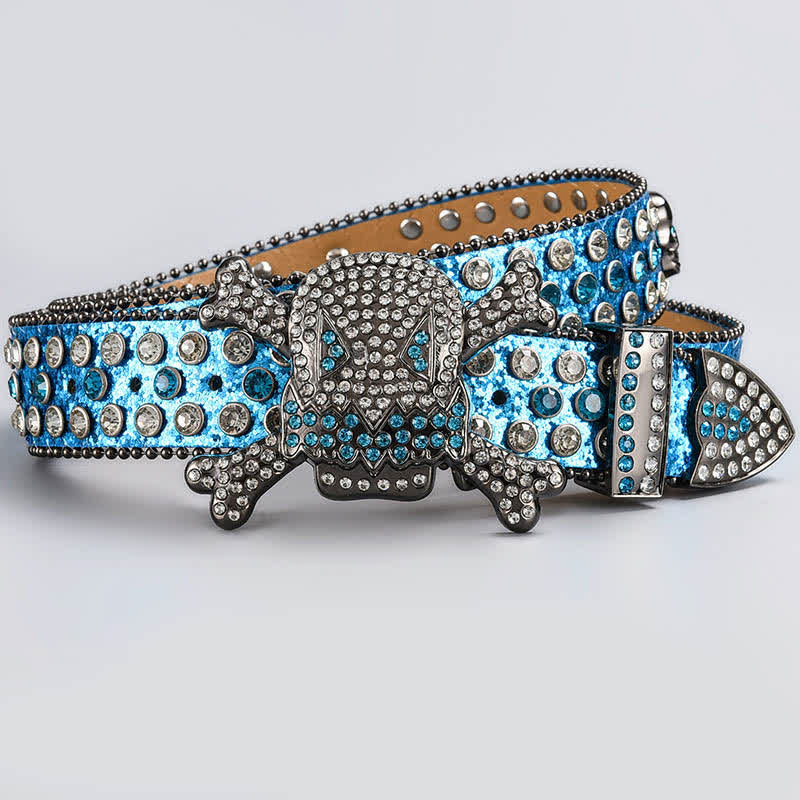 Cintura in pelle tempestata di strass di cristallo con testa di teschio