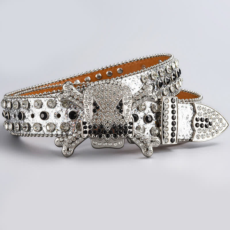 Cintura in pelle tempestata di strass di cristallo con testa di teschio