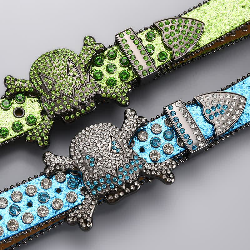 Cintura in pelle tempestata di strass di cristallo con testa di teschio