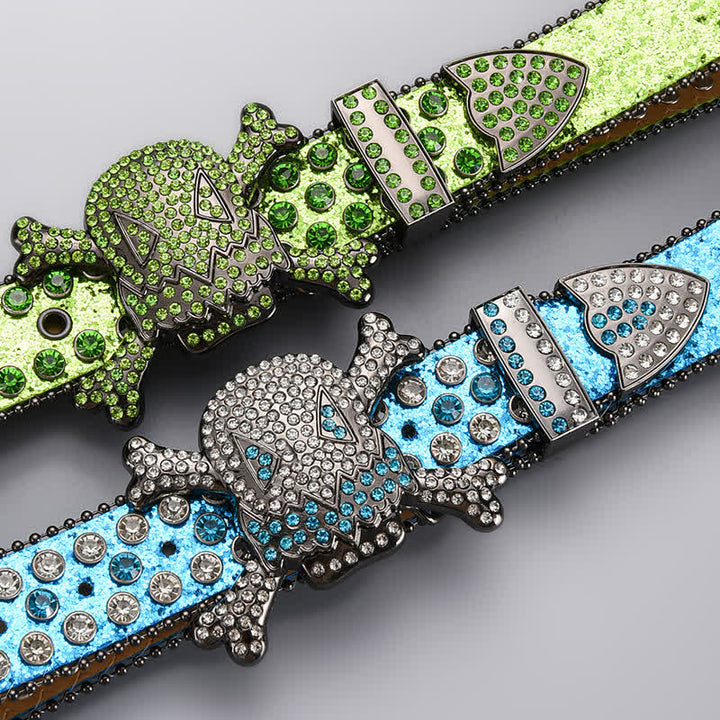 Cintura in pelle tempestata di strass di cristallo con testa di teschio