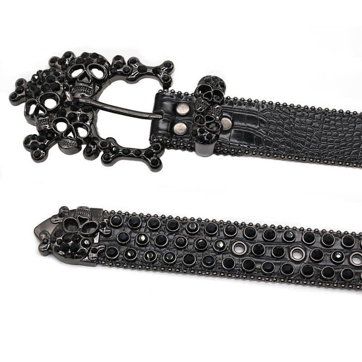 Cintura in pelle con fibbia a forma di teschio nero e borchie di strass