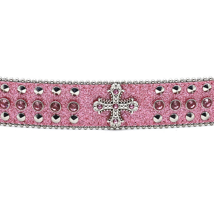 Cintura in pelle con borchie di strass e croce gotica alla moda