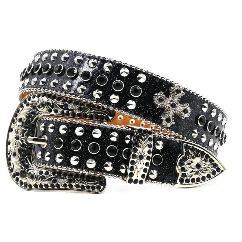 Cintura in pelle con borchie di strass e croce gotica alla moda