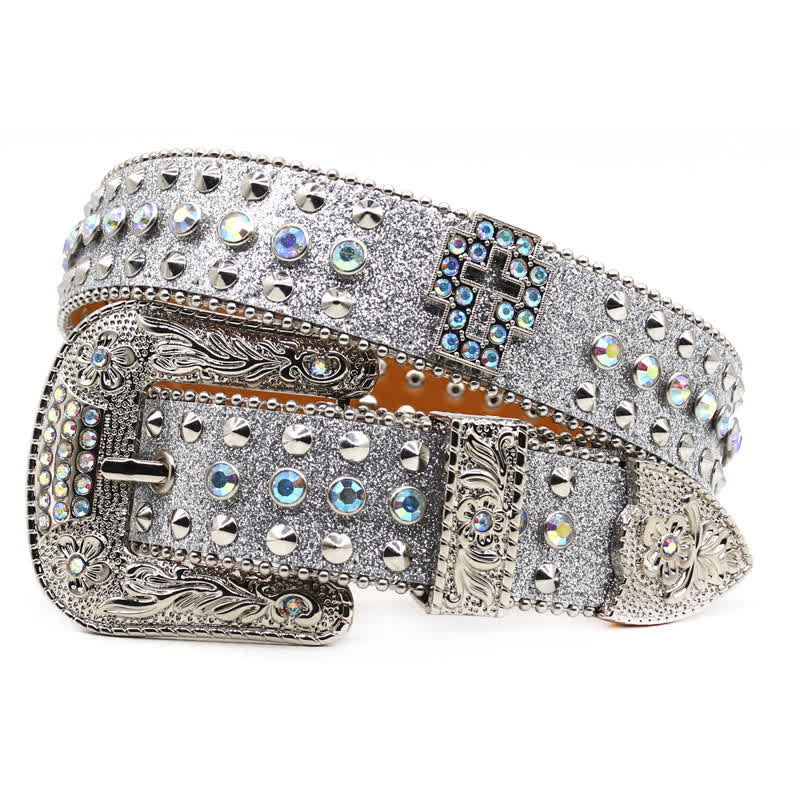 Cintura in pelle con borchie di strass e croce gotica alla moda