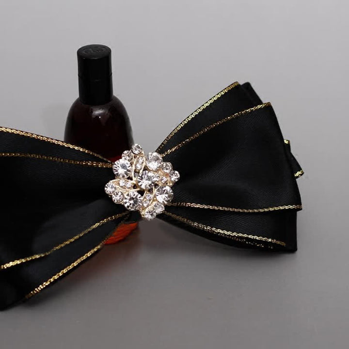 Papillon da uomo con bordo dorato e fiore di strass