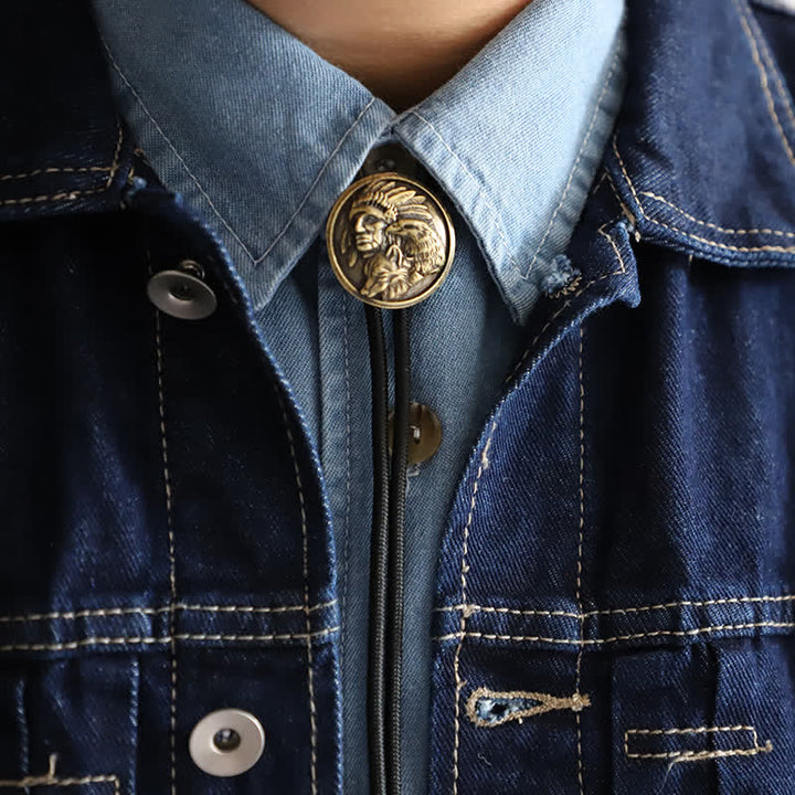 Cravatta Bolo con testa di capo indiano intagliata da cowboy - Oro antico - Corda - image 0
