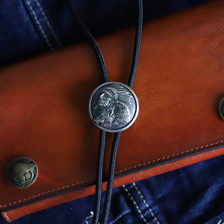 Cravatta Bolo con testa di capo indiano intagliata da cowboy - Argento antico - Corda - image 4