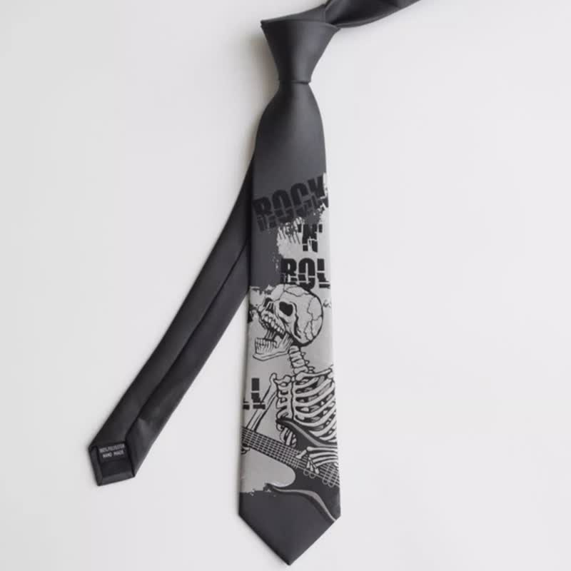 Cravatta da uomo con teschio grigio scuro stile rock punk