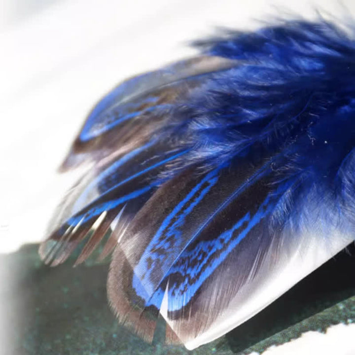 Papillon con piume di uccello blu navy e bianco puro