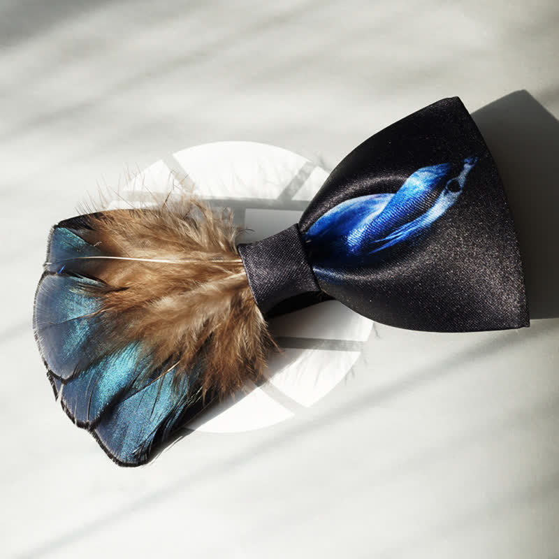 Papillon con piume di uccello blu navy e nero