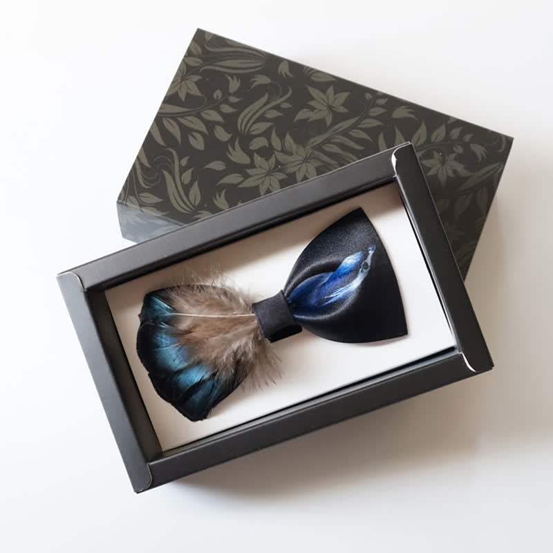 Papillon con piume di uccello blu navy e nero