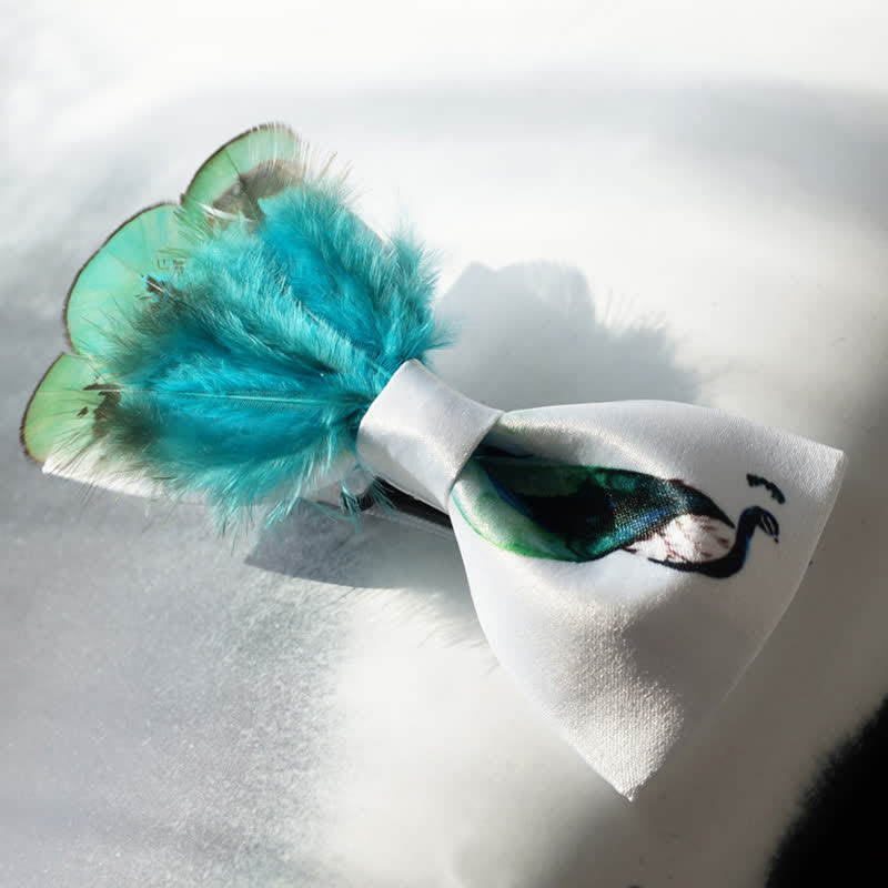 Papillon con piume di coda di pavone turchese e bianco