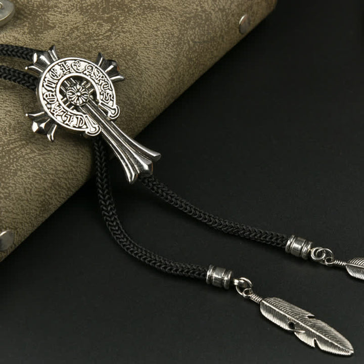 Collana con ciondolo a croce moderna, cravatta Bolo