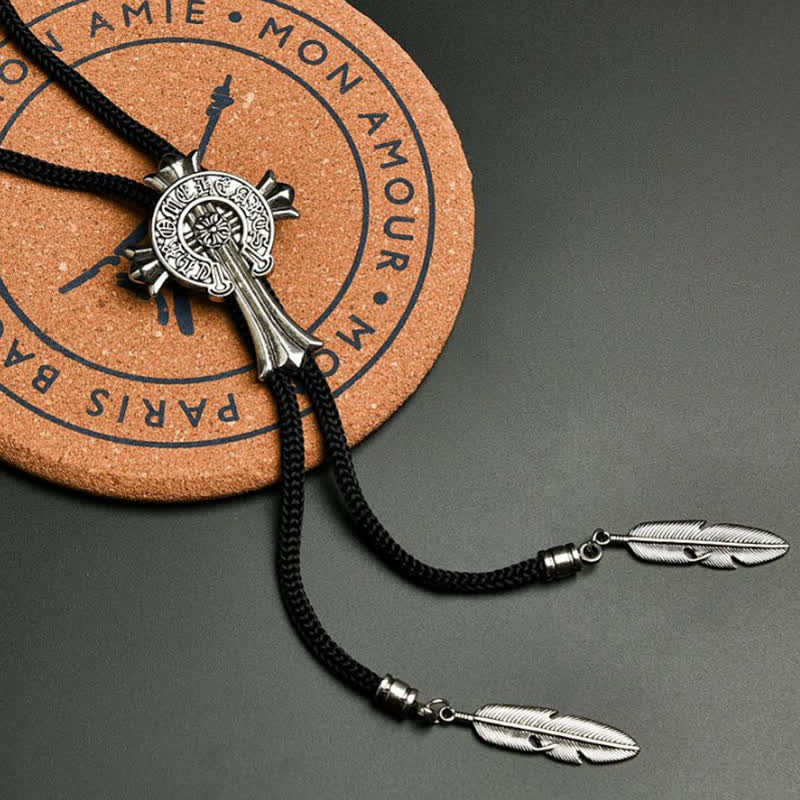 Collana con ciondolo a croce moderna, cravatta Bolo