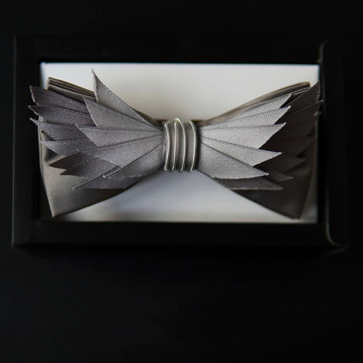 Papillon da uomo a forma di ali realistiche in argento e grigio