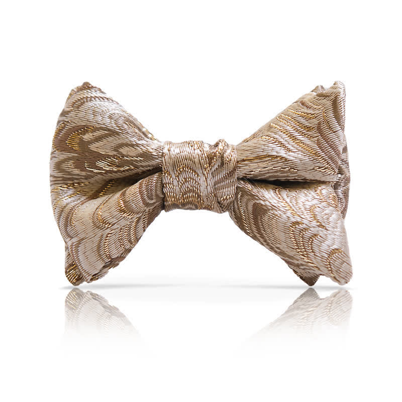 Papillon oversize a punta con motivo a spina di pesce in jacquard dorato da uomo