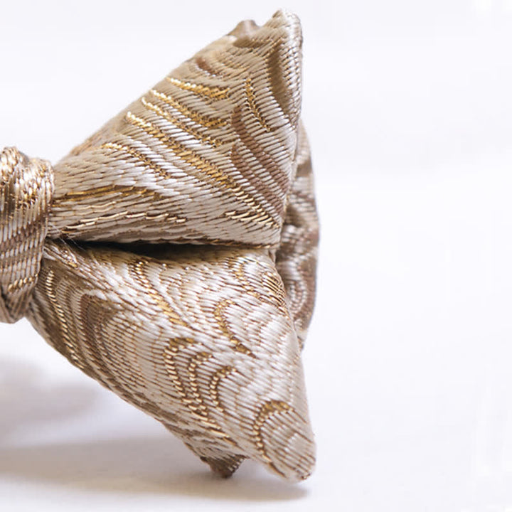Papillon oversize a punta con motivo a spina di pesce in jacquard dorato da uomo
