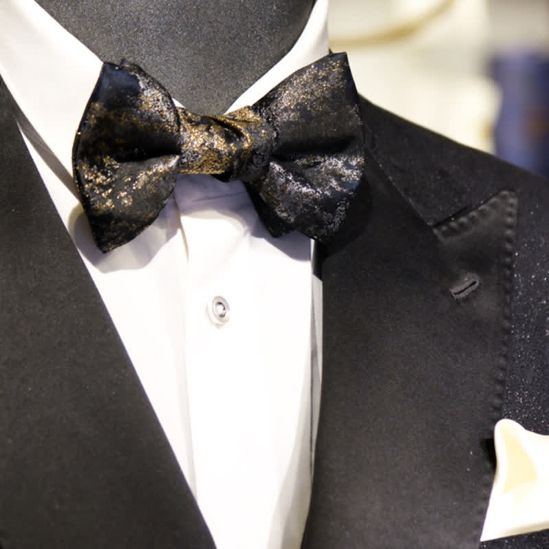 Papillon da uomo vintage con fili dorati chiari e lucidi