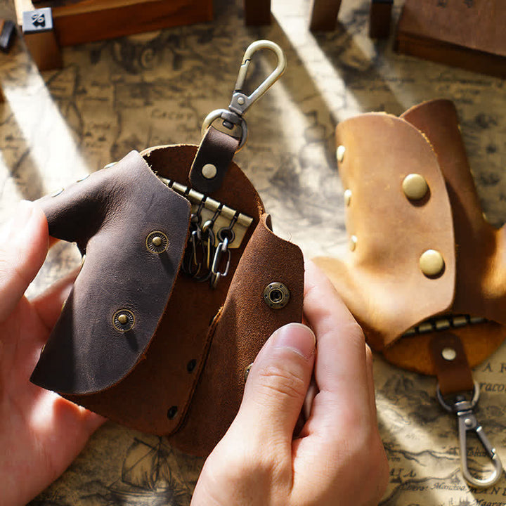Portachiavi in pelle a forma di vestiti carini e creativi