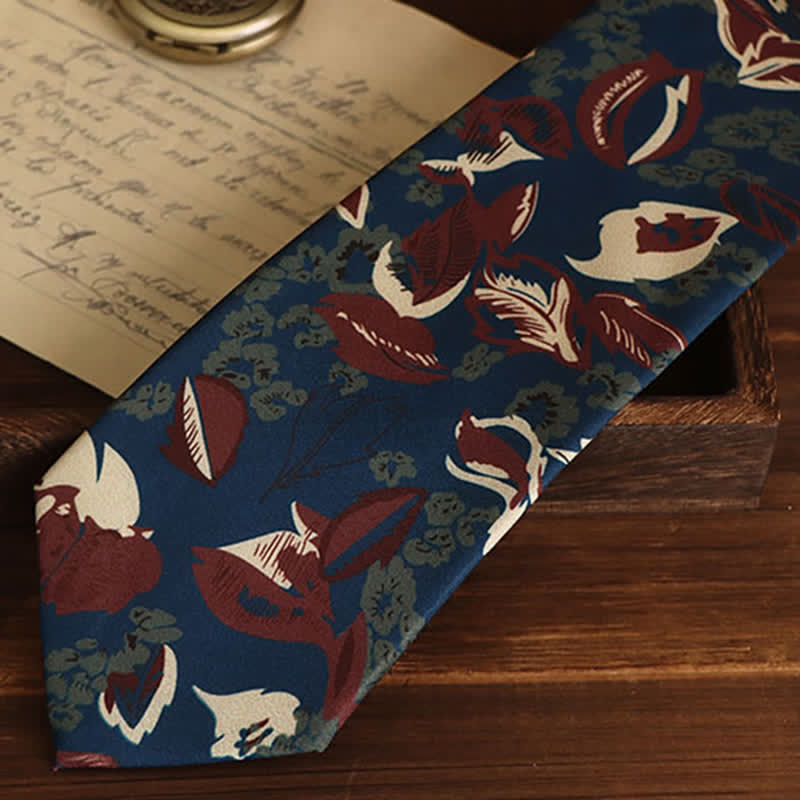 Cravatta da uomo con motivo floreale blu navy e rosso