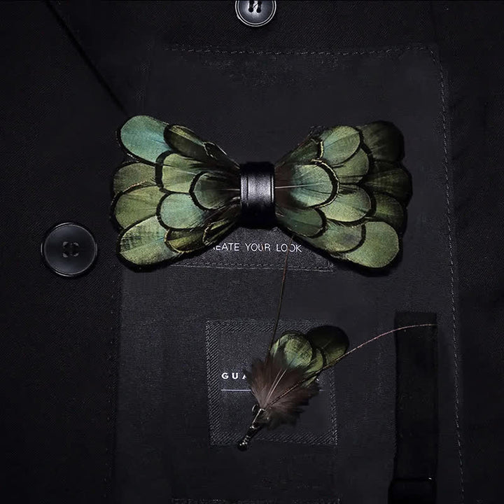 Papillon classico con piume verde oliva scuro per bambini con spilla da bavero - Ragazzo - image 0