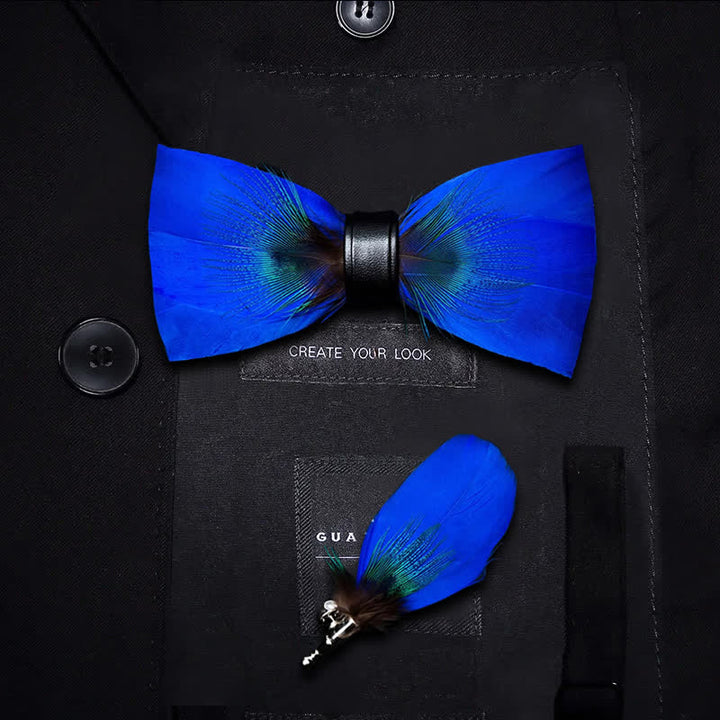 Papillon con piume di pavone blu Oxford per bambini con spilla da bavero