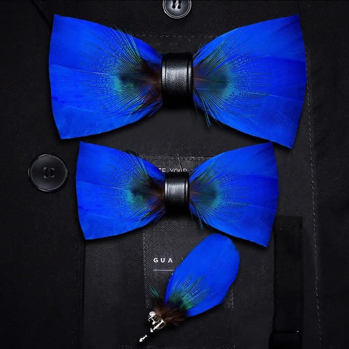Papillon con piume di pavone blu Oxford per bambini con spilla da bavero