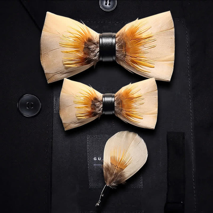 Papillon con piume tranquille giallo chiaro per bambini con spilla da bavero
