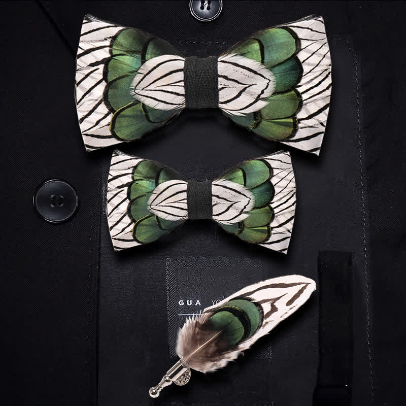Papillon con piume di foresta verde e bianco per bambini con spilla da bavero