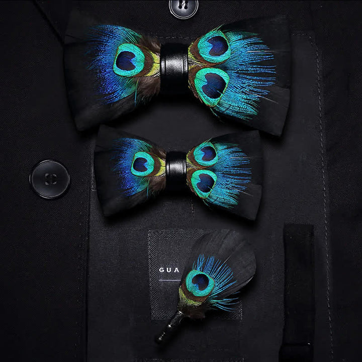 Papillon con piume di pavone blu e nere per bambini con spilla da bavero