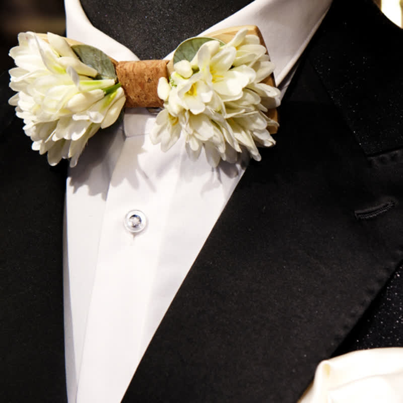 Papillon in legno con fiore artificiale bianco puro da uomo