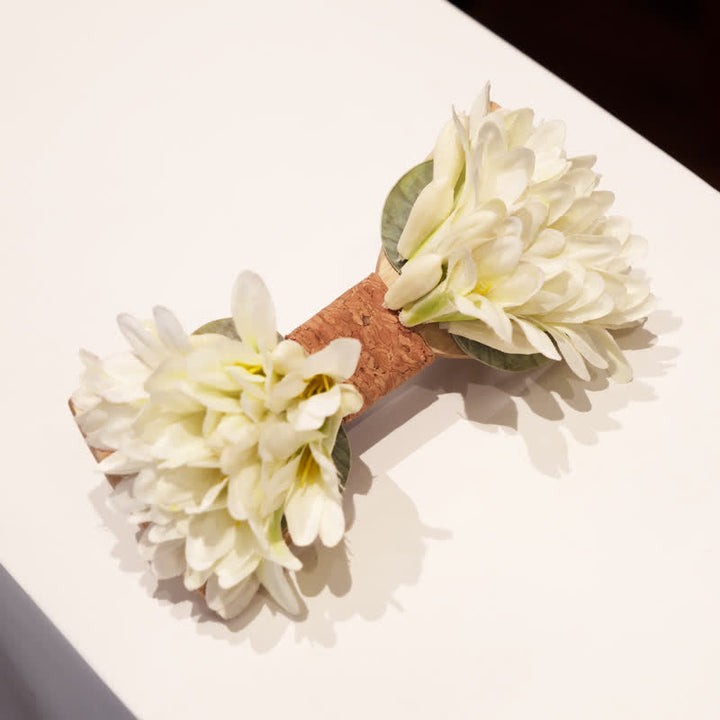 Papillon in legno con fiore artificiale bianco puro da uomo