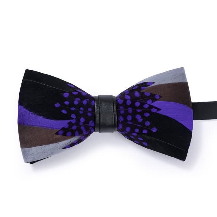 Elegante papillon con piume viola e spilla da bavero - image 3