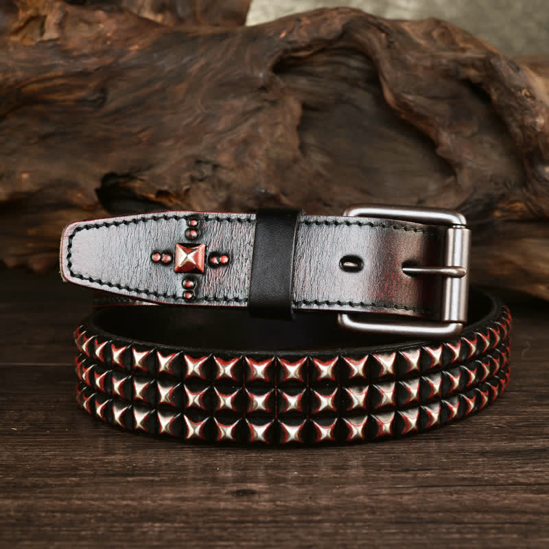 Cintura in pelle con borchie piramidali classiche a tre file da uomo