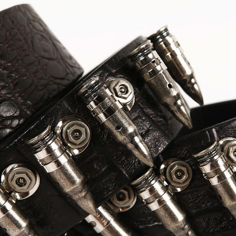 Cintura in pelle con motivo coccodrillo e borchie decorative da uomo