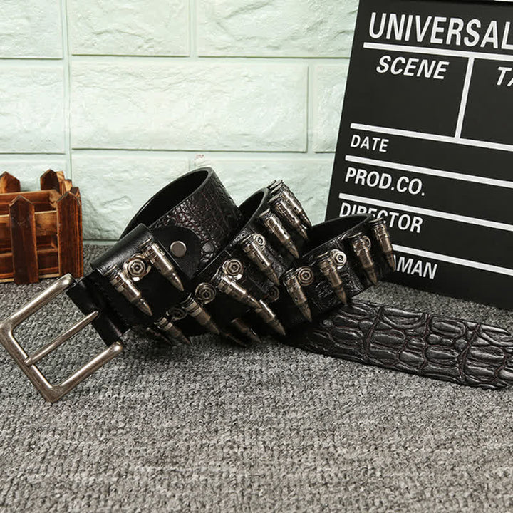 Cintura in pelle con motivo coccodrillo e borchie decorative da uomo