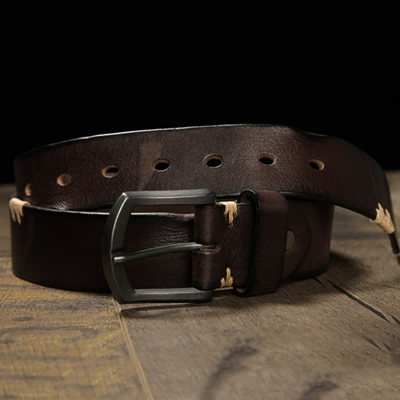 Cintura in pelle da uomo con cuciture retrò e jeans coordinati