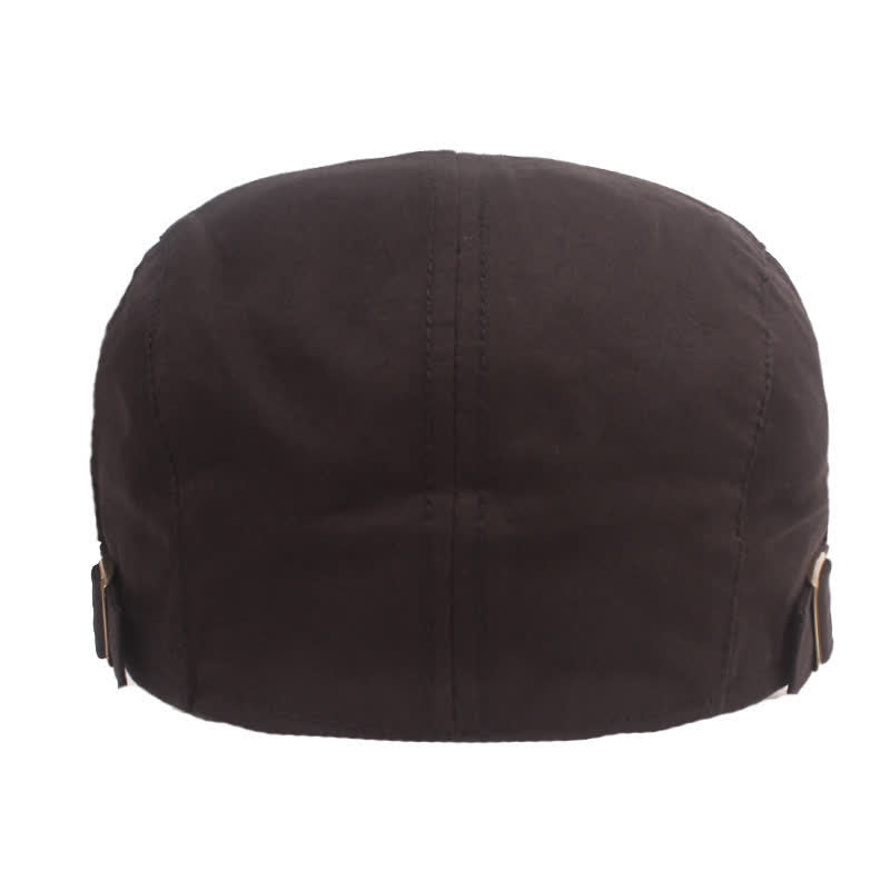 Cappello da giornalaio con borchie e rivetti punk alla moda