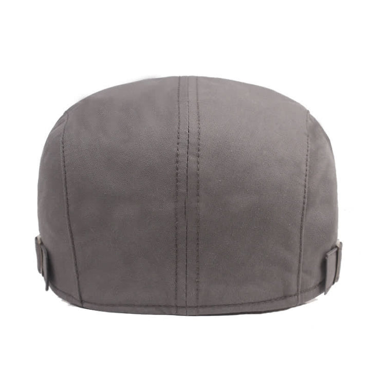 Cappello da giornalaio con borchie e rivetti punk alla moda