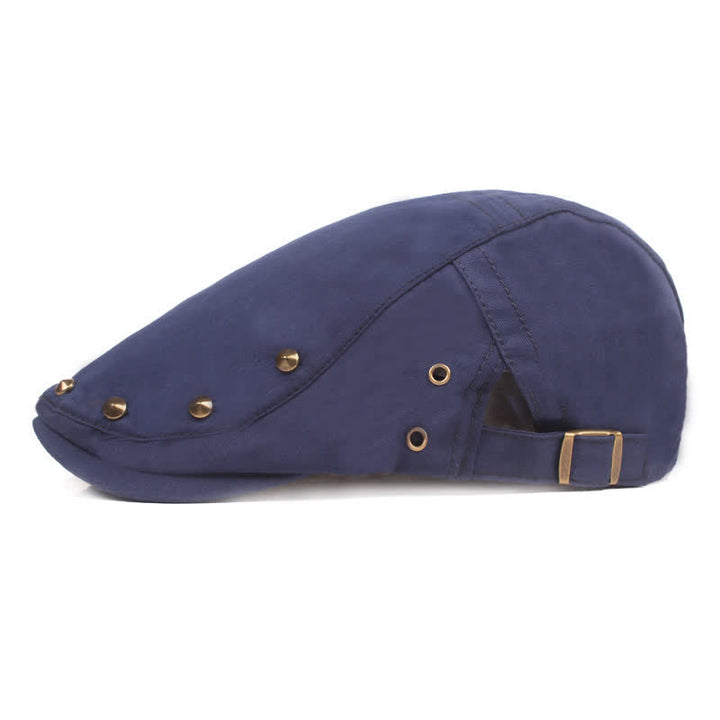 Cappello da giornalaio con borchie e rivetti punk alla moda