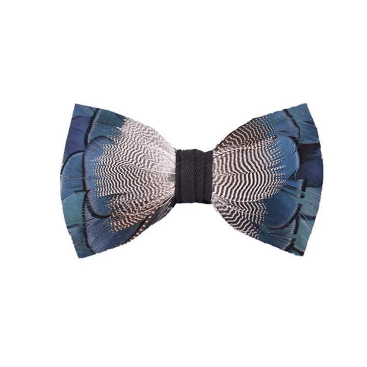Papillon con piume di anatra selvatica blu e bianca con spilla da bavero