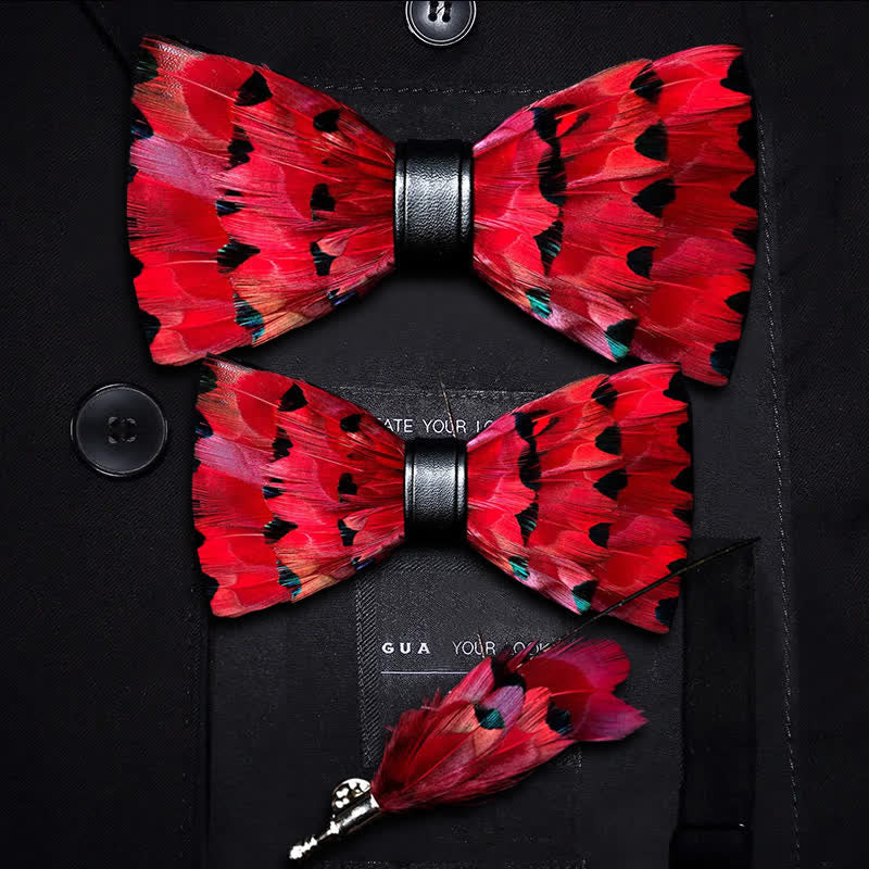 Papillon con piuma di coda di fringuello rosso e spilla da bavero - Set Genitore-Figlio - image 6